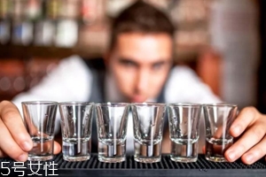 喝酒都會(huì)導(dǎo)致哪些癌癥？消化道最先遭殃