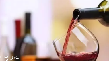 痛風(fēng)得病為什么低齡化？過(guò)量飲用含糖飲料