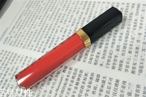 香奈兒可可小姐唇露748什么色？香奈兒水晶糖光透唇釉全試色