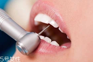 磨牙是因?yàn)槭芰宋?？孩子的心理狀況也會(huì)導(dǎo)致磨牙