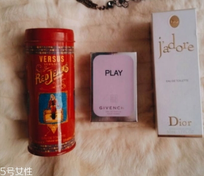 紀(jì)梵希和范思哲誰(shuí)高檔？范思哲真正的奢侈品