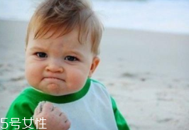熊孩子往輸液瓶里注臟水 熊孩子怎么管教？