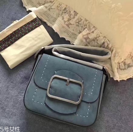 tory burch包包貴嗎？輕奢界的時尚女王
