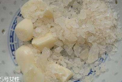 止咳藥水一次喝多少？過量會產生幻覺