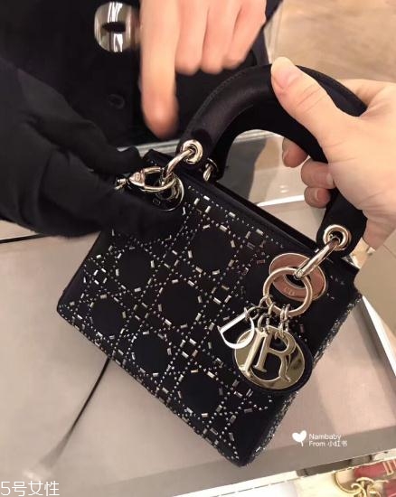 迪奧戴妃包多少錢(qián)？名媛氣質(zhì)與生俱來(lái)