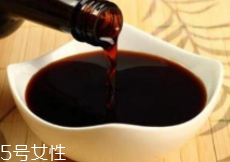 吃深色食物皮膚會變黑嗎？沒有科學(xué)根據(jù)