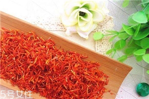 紅花泡腳一次放多少？從小劑量開(kāi)始