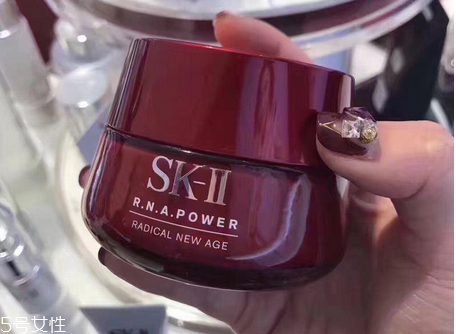 sk2大紅瓶面霜與百優(yōu)面霜哪個好？sk2大紅瓶屬于貴婦面霜