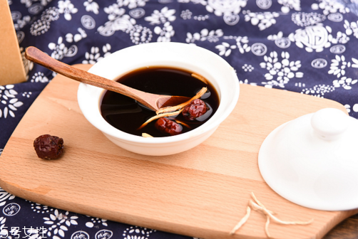 紅糖顏色越深越好嗎？黑糖姜茶和紅糖姜茶哪個(gè)好？