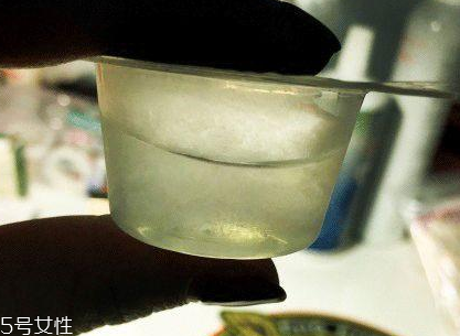 化妝品凍僵了還有效果嗎？美白產(chǎn)品別用了
