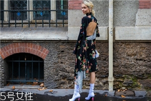 襪子靴配什么衣服好看？承包你一整年的時(shí)髦