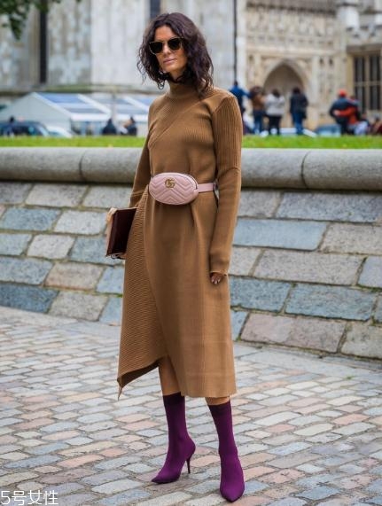 襪子靴配什么衣服好看？承包你一整年的時(shí)髦