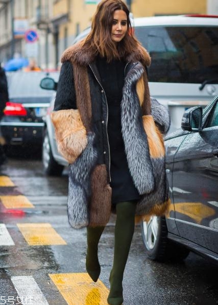 襪子靴配什么衣服好看？承包你一整年的時(shí)髦