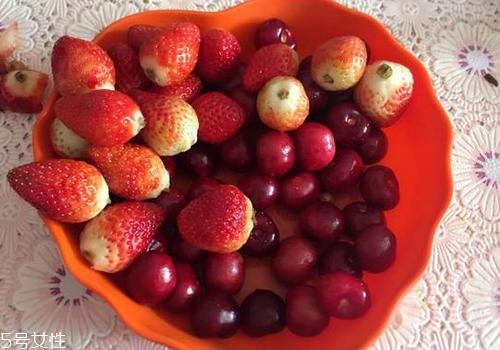 草莓和蘋果可以一起吃嗎？并沒(méi)與什么沖突