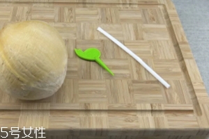 泰國(guó)烤椰子多少錢一個(gè)？味道非常特別