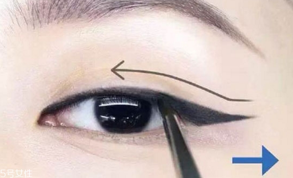 新手適合眼線液還是眼線筆？史上最全眼線誤區(qū)