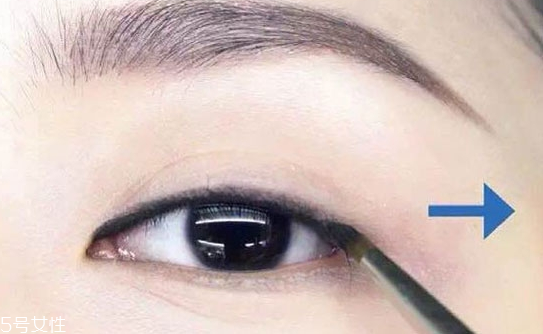 新手適合眼線液還是眼線筆？史上最全眼線誤區(qū)