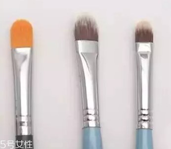 粉底先還是遮瑕先？最好先用粉底液