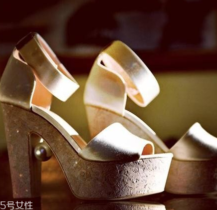 nicholas kirkwood是哪個(gè)國家的牌子？把優(yōu)雅穿在腳上