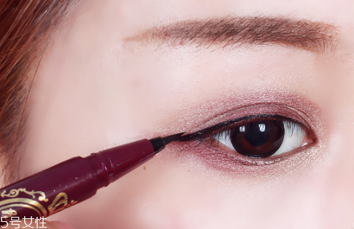 眼線(xiàn)筆硬頭和軟頭的哪個(gè)好用？單眼皮眼妝教程