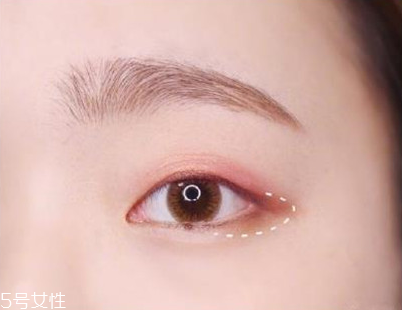 適合畫桃花妝的眼影有哪些？單眼皮桃花妝畫法步驟