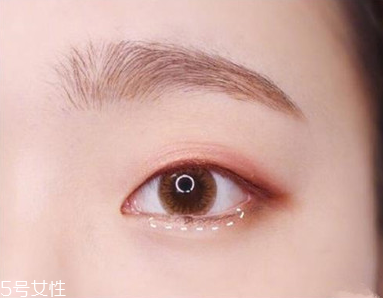 適合畫桃花妝的眼影有哪些？單眼皮桃花妝畫法步驟