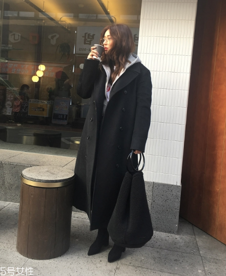 雙排扣大衣怎么搭配？塑造干練女人味