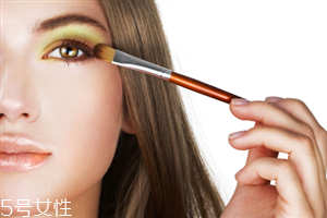 眼影怎么畫會自然好看？眼影顏色這樣搭配最好看