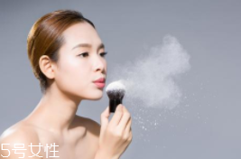 蜜粉可以用在唇部嗎？蜜粉可打造霧面雙唇