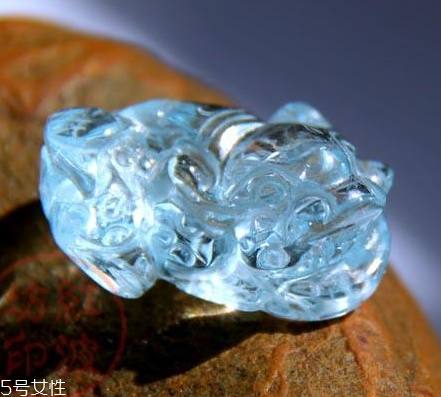 海藍(lán)寶是什么材質(zhì)？別再冤枉它是水晶了