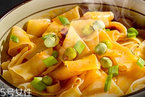 阿寬四川鋪蓋面煮還是拌？來看看鋪蓋面食用方法