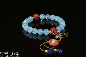海藍(lán)寶石一克拉多少錢(qián)？沉著勇敢的象征