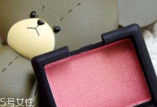 腮紅碎了該怎么解救？這4步變廢為寶