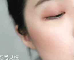 胭脂粉和腮紅膏哪個(gè)更好上色？胭脂粉適合油皮
