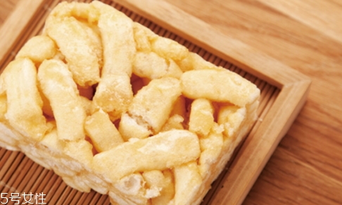 沙琪瑪產(chǎn)婦可以吃嗎？哺乳期吃東西要注意