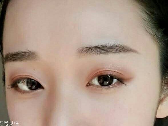 hold live眼影好用嗎？顯色度超贊