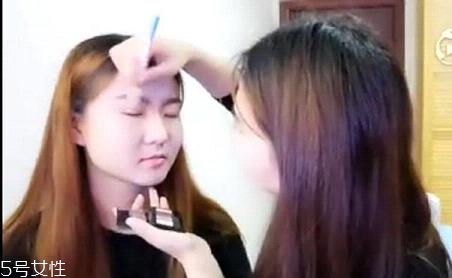 內(nèi)雙怎么畫(huà)眼線？?jī)?nèi)雙眼皮畫(huà)眼妝技巧