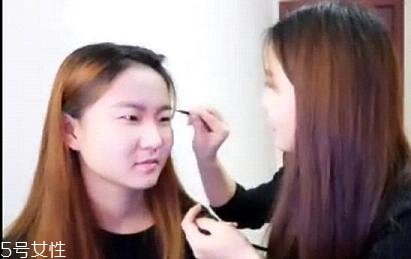 內(nèi)雙怎么畫(huà)眼線？?jī)?nèi)雙眼皮畫(huà)眼妝技巧