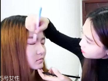 內(nèi)雙怎么畫(huà)眼線？?jī)?nèi)雙眼皮畫(huà)眼妝技巧