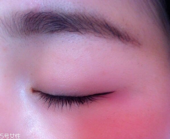 內(nèi)雙怎么畫(huà)眼線？?jī)?nèi)雙眼皮畫(huà)眼妝技巧