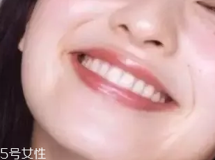 中年女性如何挑選口紅色號(hào)？帶藍(lán)色調(diào)唇色最美