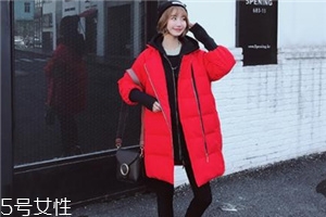 紅色羽絨服搭配什么褲子？四種混搭讓你潮范兒十足