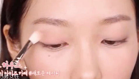眼影需要卸妝嗎？閃亮海灘眼妝教程