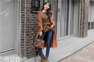 過膝大衣配什么褲子？各種混搭瞬間出眾