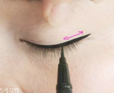 眼線筆怎么用？圖解基本的步驟