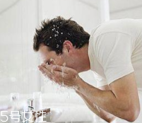 洗臉時一定要順時針嗎？只是一種習慣