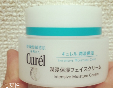 Curel乳霜早晚都能用嗎？夜間用最好
