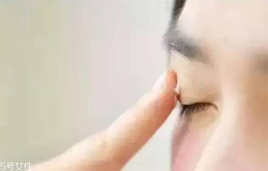 化眼妝對眼睛有害嗎？好看又迷人的眼妝