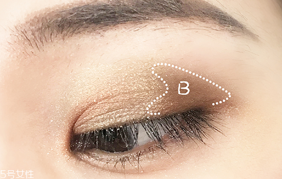 粉棕色眼妝怎么畫(huà)？蜜桃?jiàn)y畫(huà)法