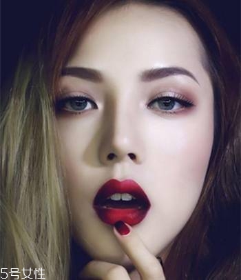 2018秋冬酒紅色眼妝怎么畫？神秘又有女人味的妝容